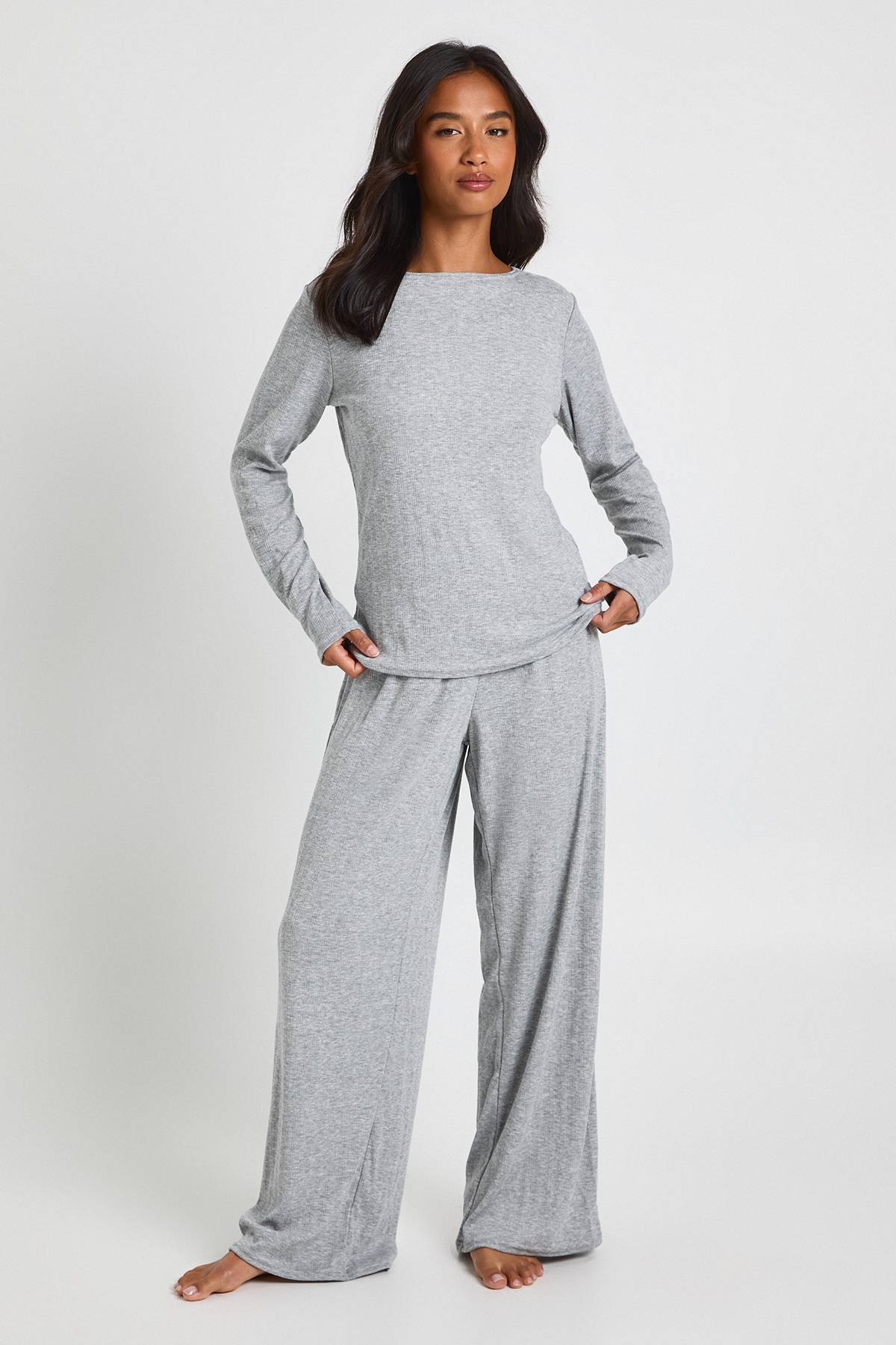 boohoo Ensemble pyjama avec haut à manches longues Petite Pointelle et pantalon à jambes larges