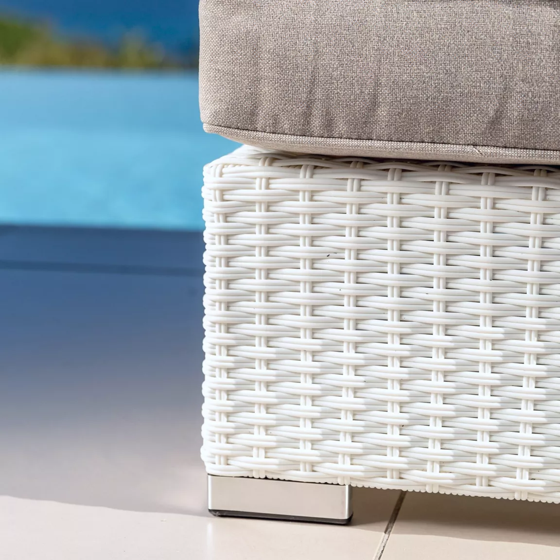 Banquette en résine tressée 2 places Palma Blanc et taupe