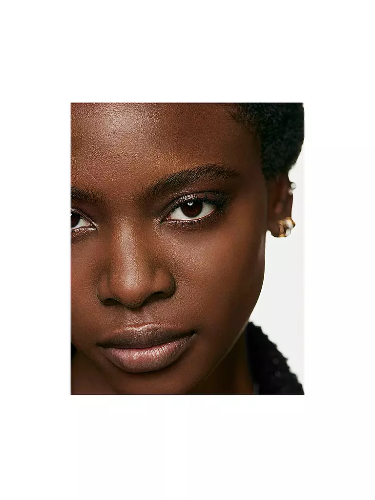 CHANEL FEUCHTIGKEITSSPENDENDE FOUNDATION MIT LANGEM HALT FÜR EINEN NATÜRLICH FRISCHEN TEINT 30ML braun