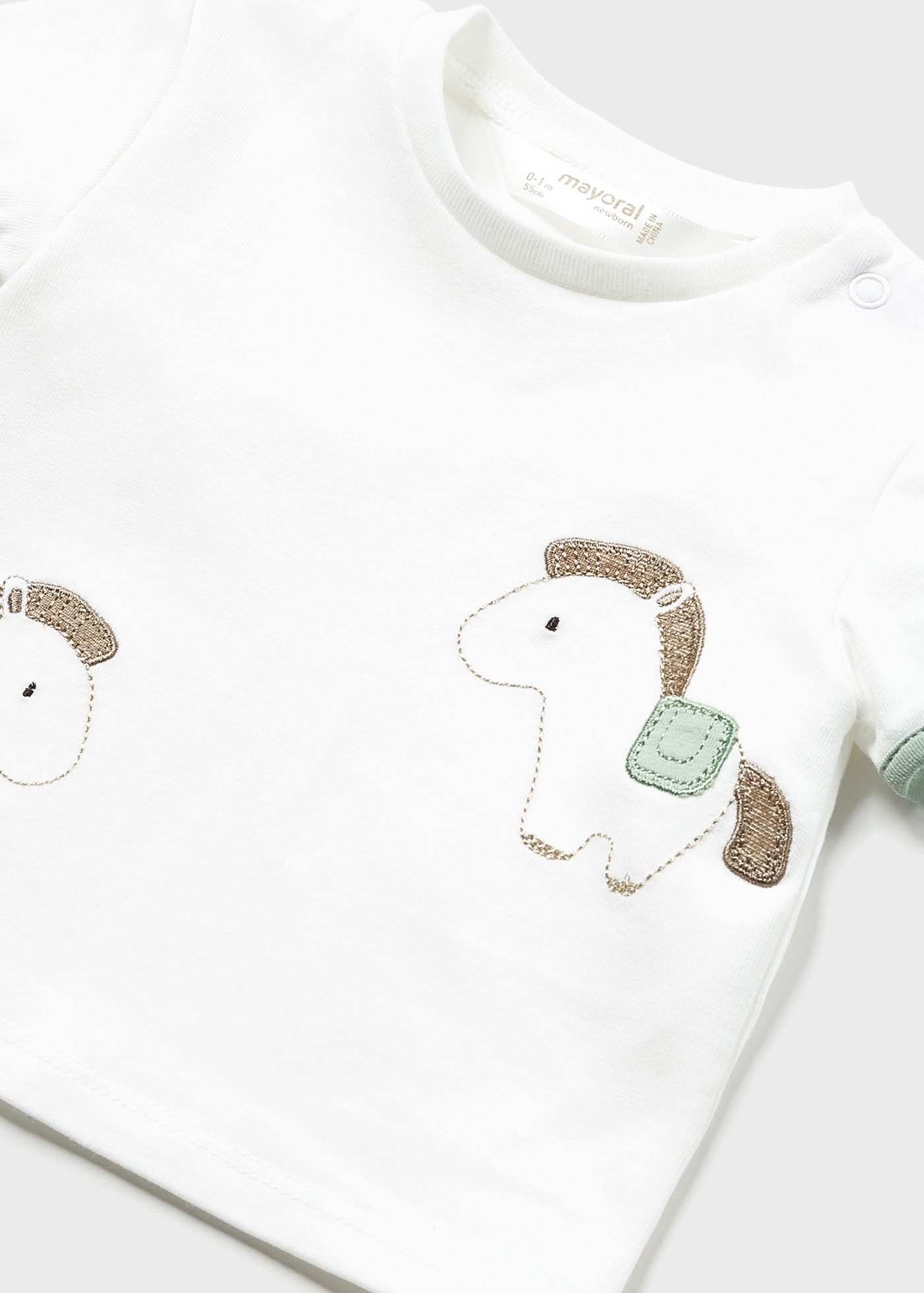 Conjunto de 4 peças em algodão sustentável para recém-nascidos.