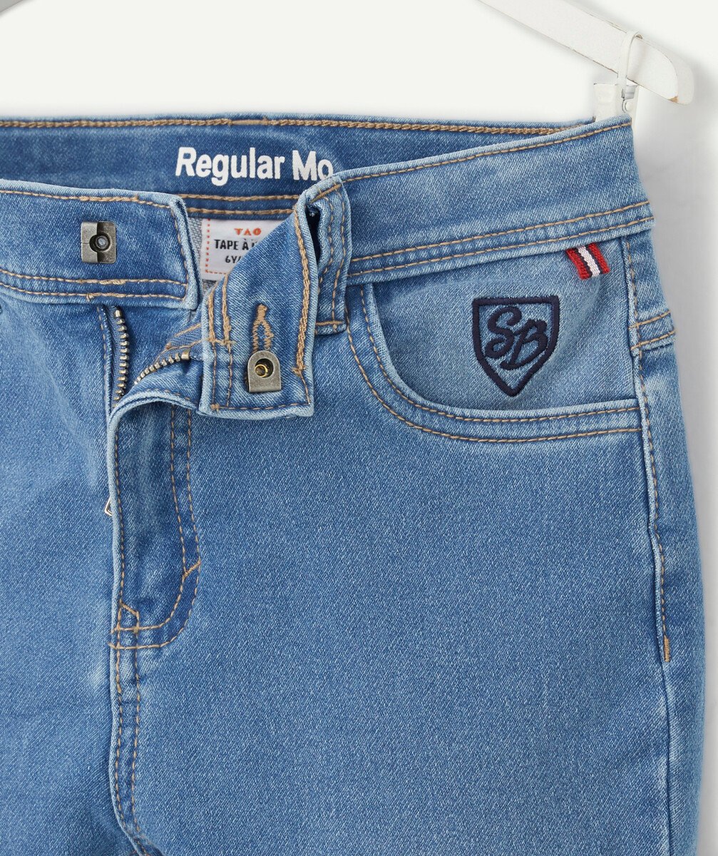 LE JEAN BLEU DROIT AVEC ANIMATION SUR LA POCHE TAILLE +