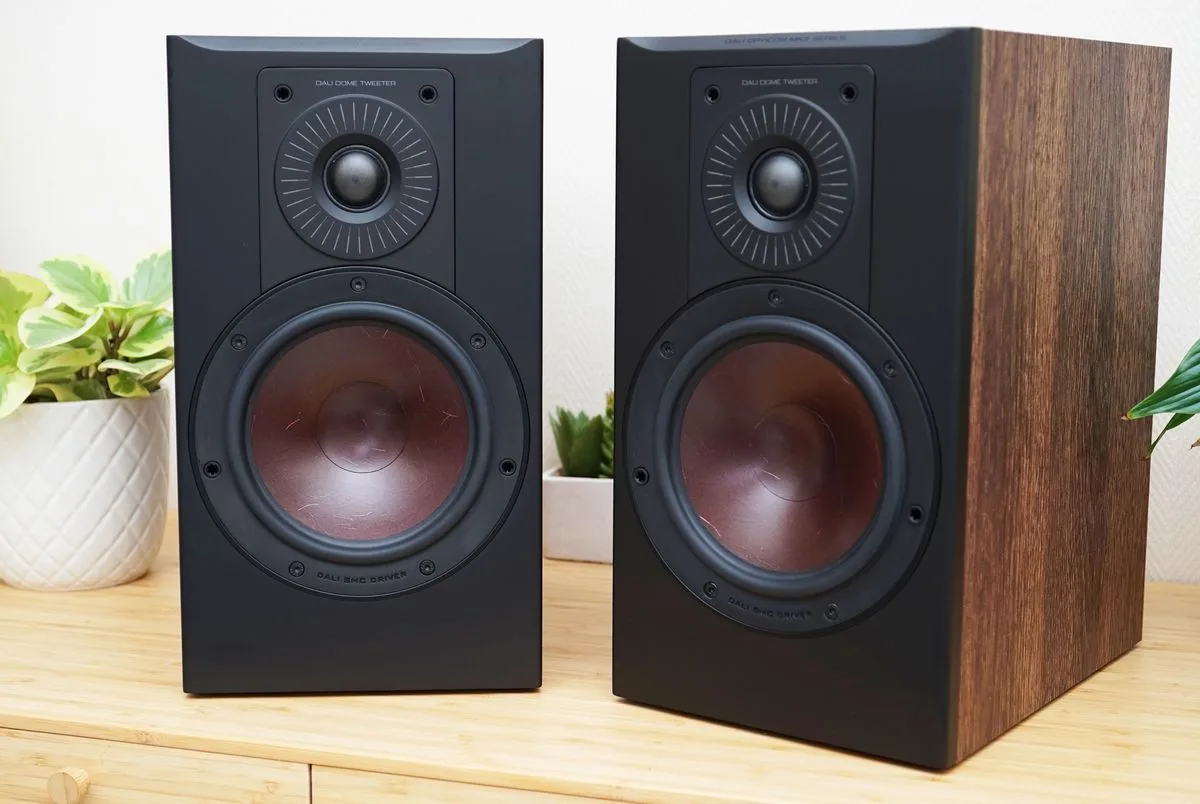 Dali Opticon 2 MKII Chêne foncé (la paire) Enceintes bibliothèque