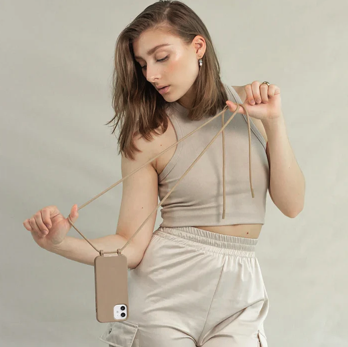 iPhone 15 Necklace ChangeCase Antimikrobielle Hülle Vegan Biologisch Abbaubar   Abnehmbare Handykette (CHA215) - Taupe