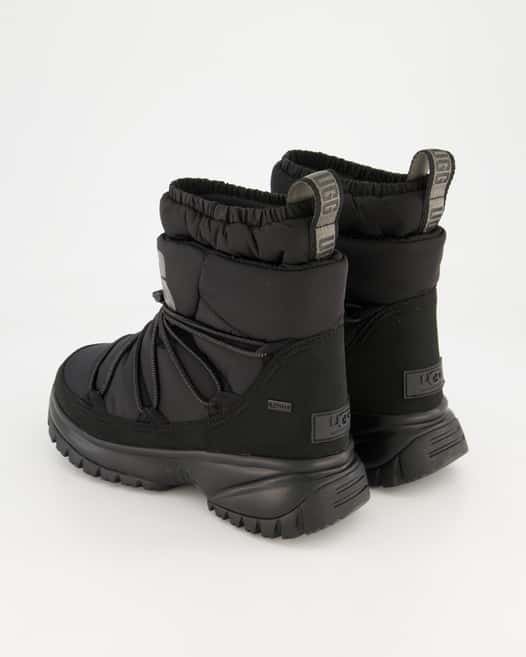 UGG Yose Puffer Mid Winterschuhe in Schwarz