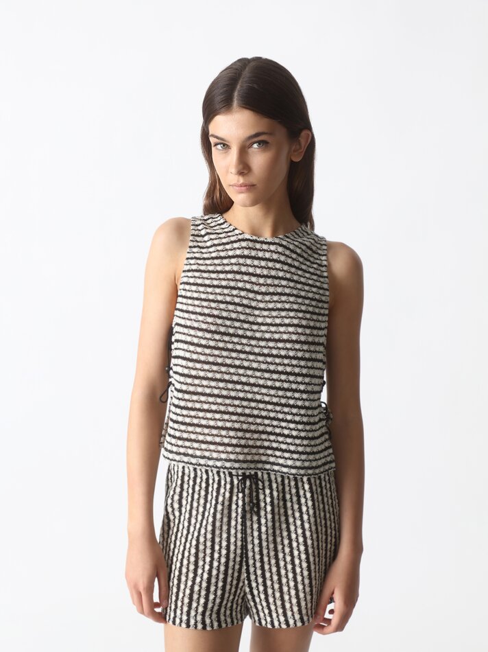 Top com amarração lateral - Branco-sujo/preto