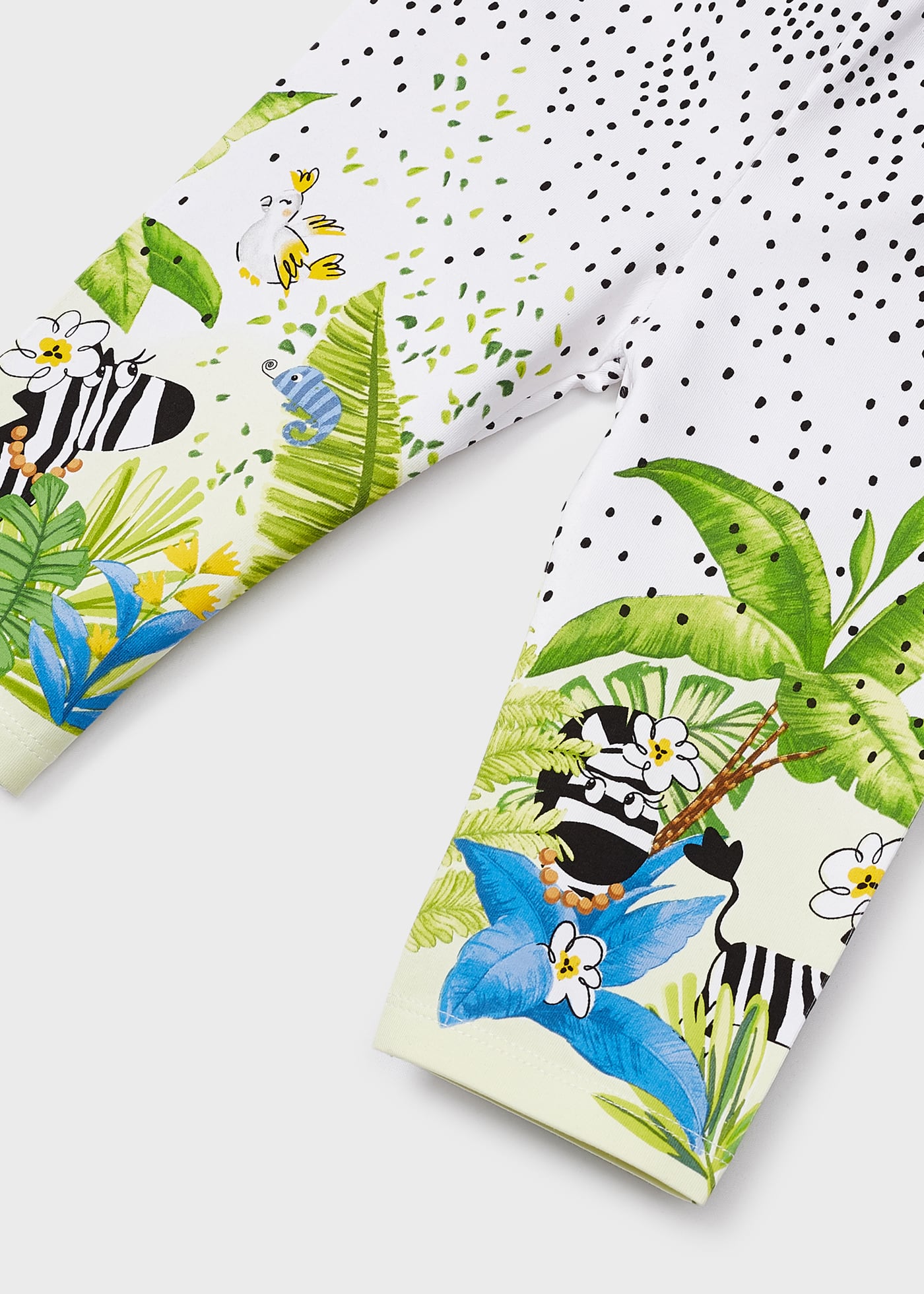 Leggings infantis estampadas com piratas em algodão sustentável.