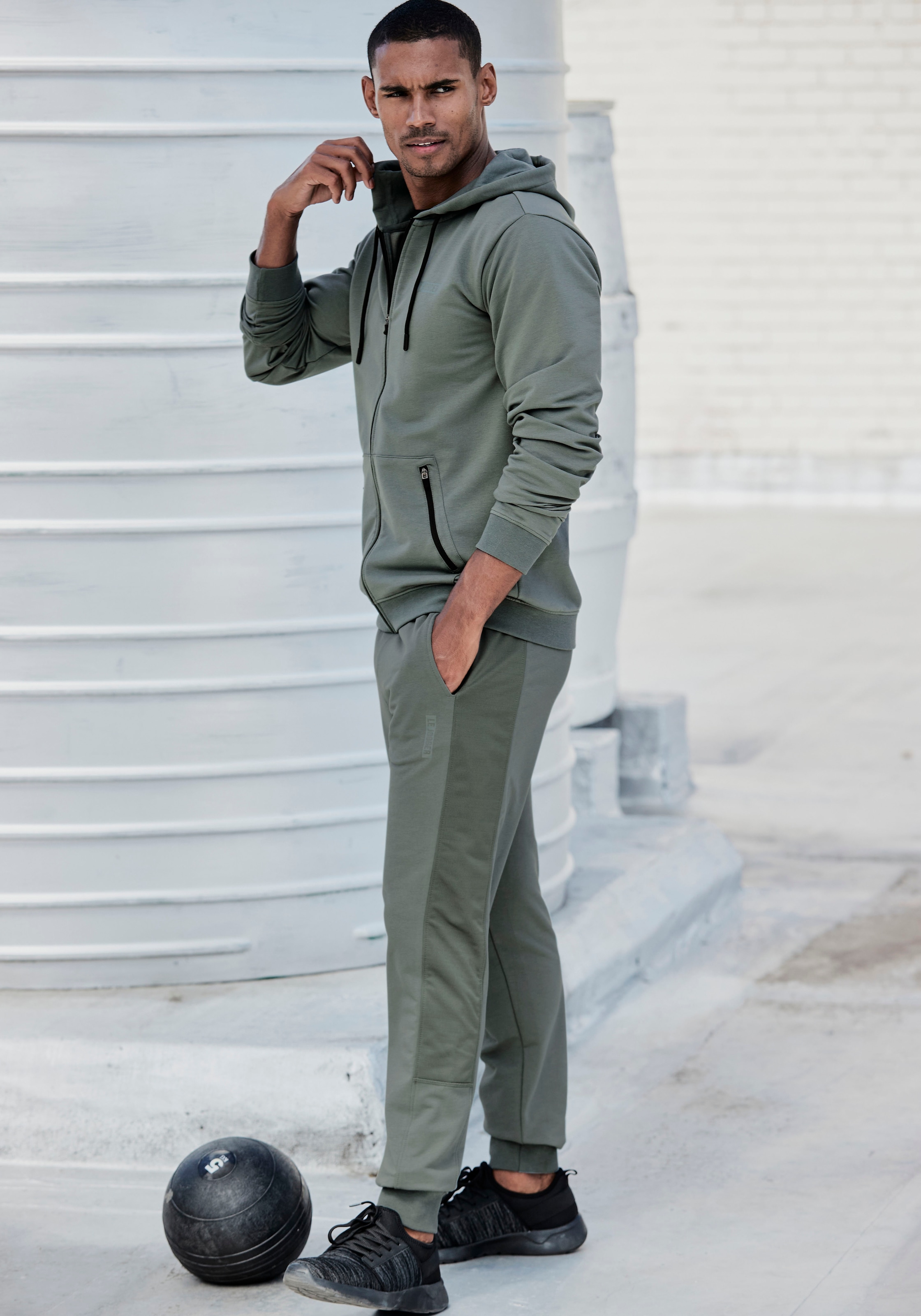 le jogger® Kapuzensweatjacke mit seitlichen Reissverschlusstaschen