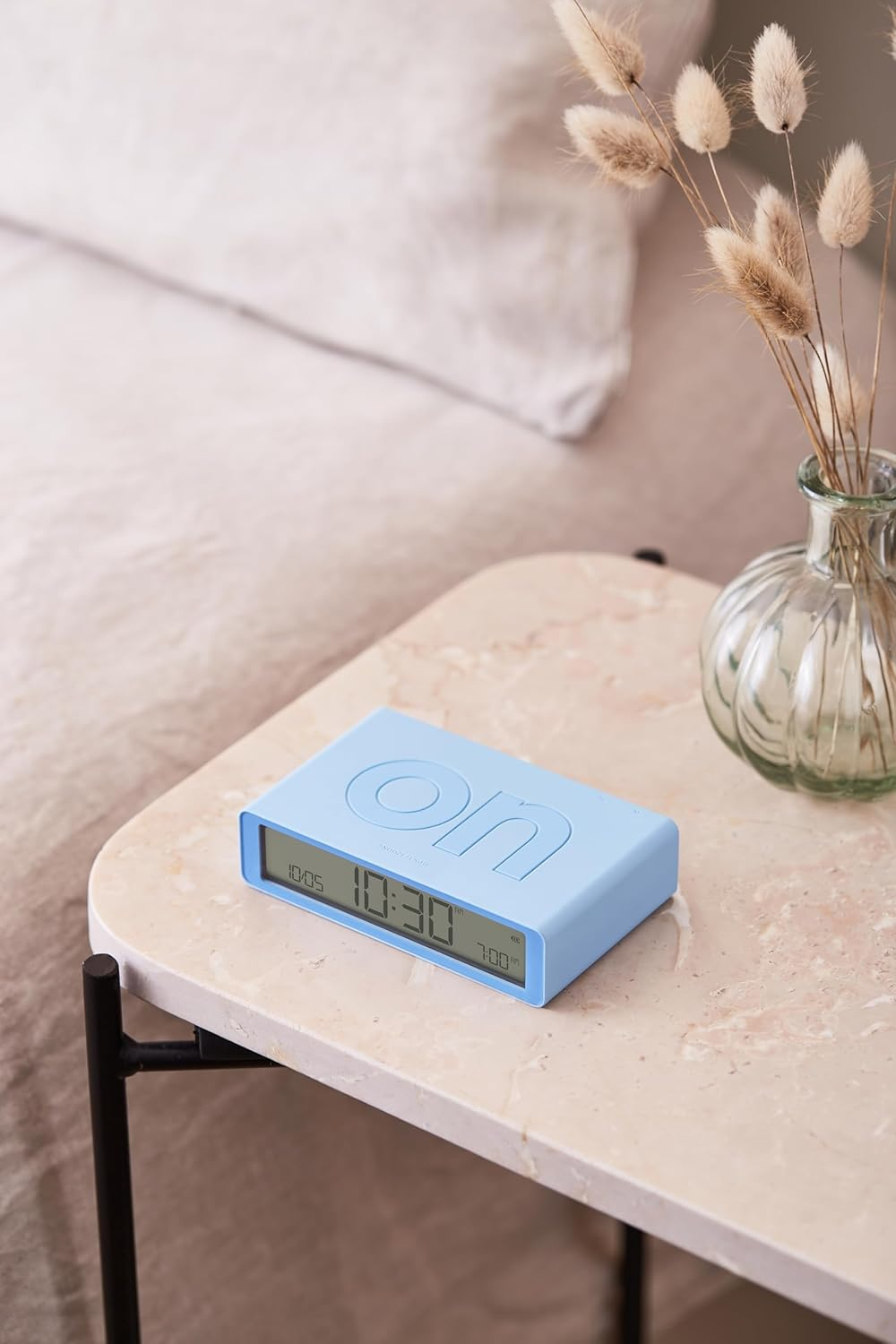 Flip Classic Digitaler Wecker Nachttisch Uhr mit LCD Display (LEX-LR157LB1) - Light Blue