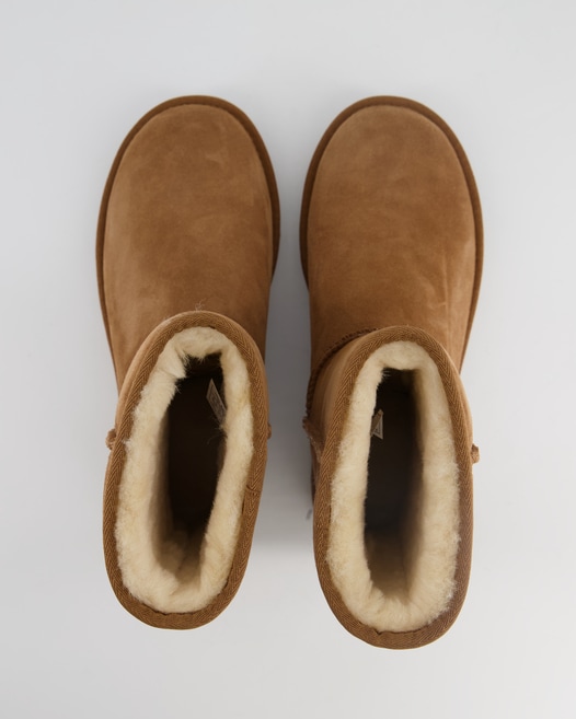 UGG Classic Short Winterstiefel in Beige