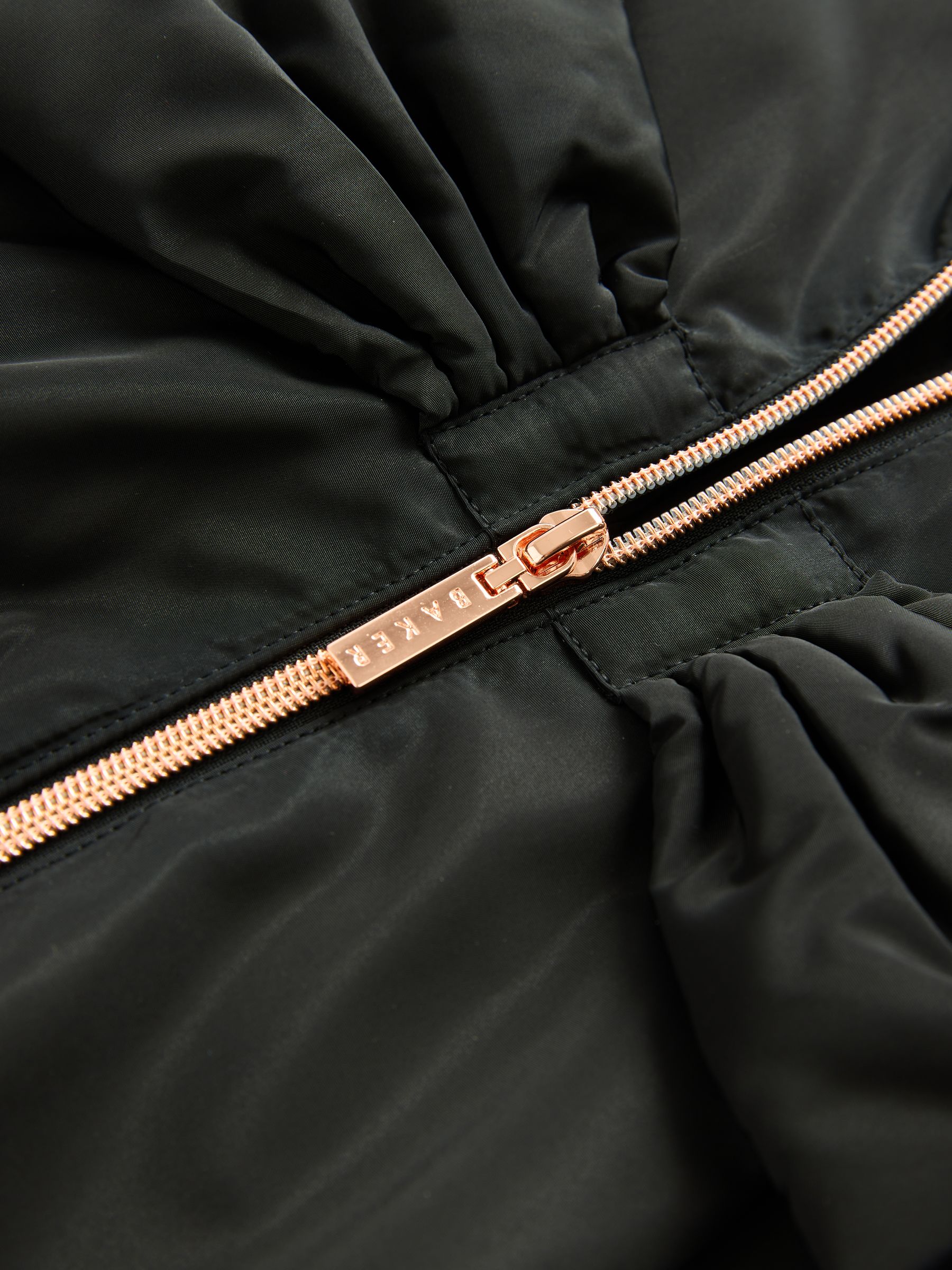 Zwart - Baker by Ted Baker - Regenbestendige regenjas met strik en ruches