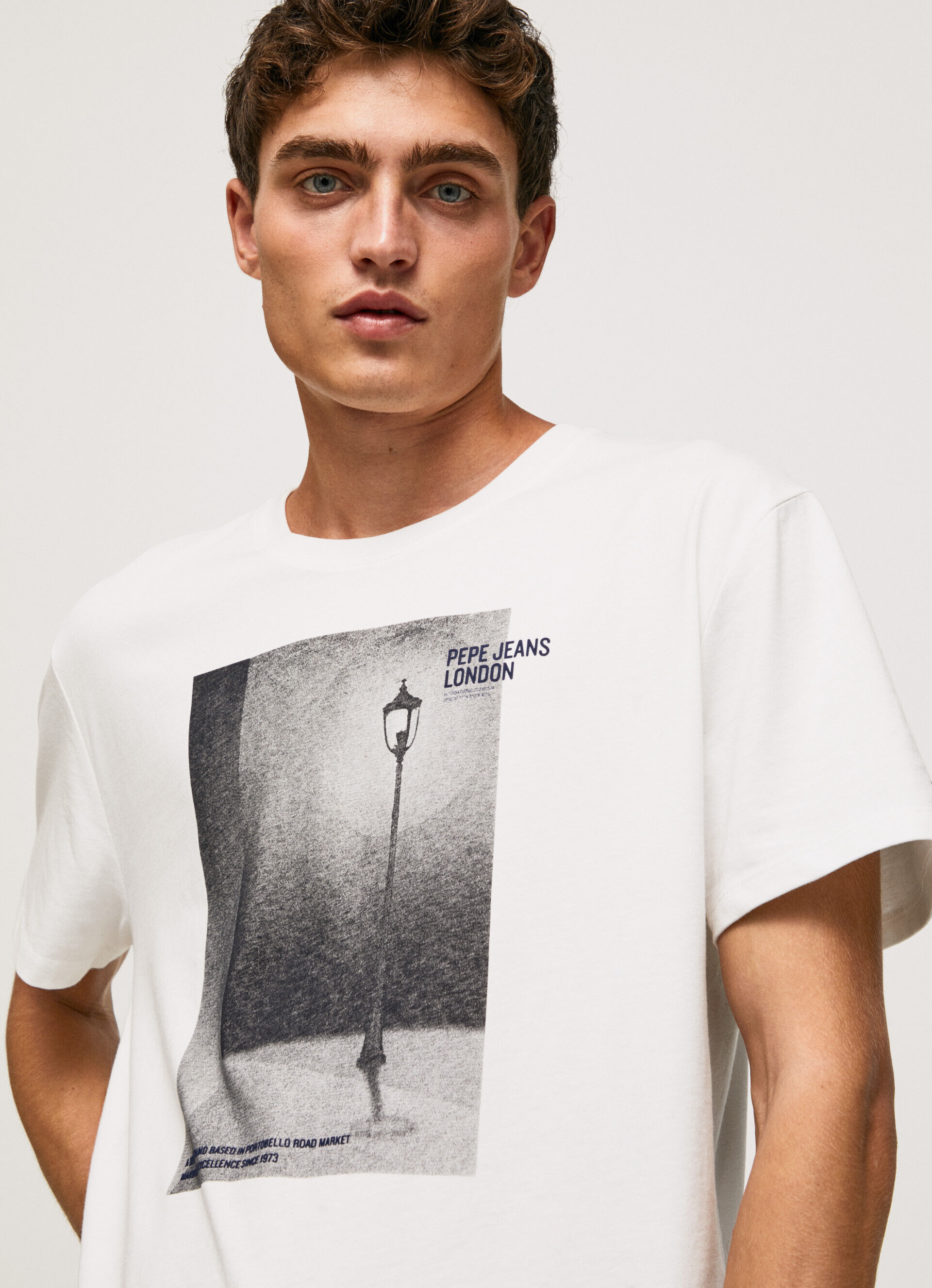 CAMISETA COM ESTAMPA FOTOGRÁFICA - branca