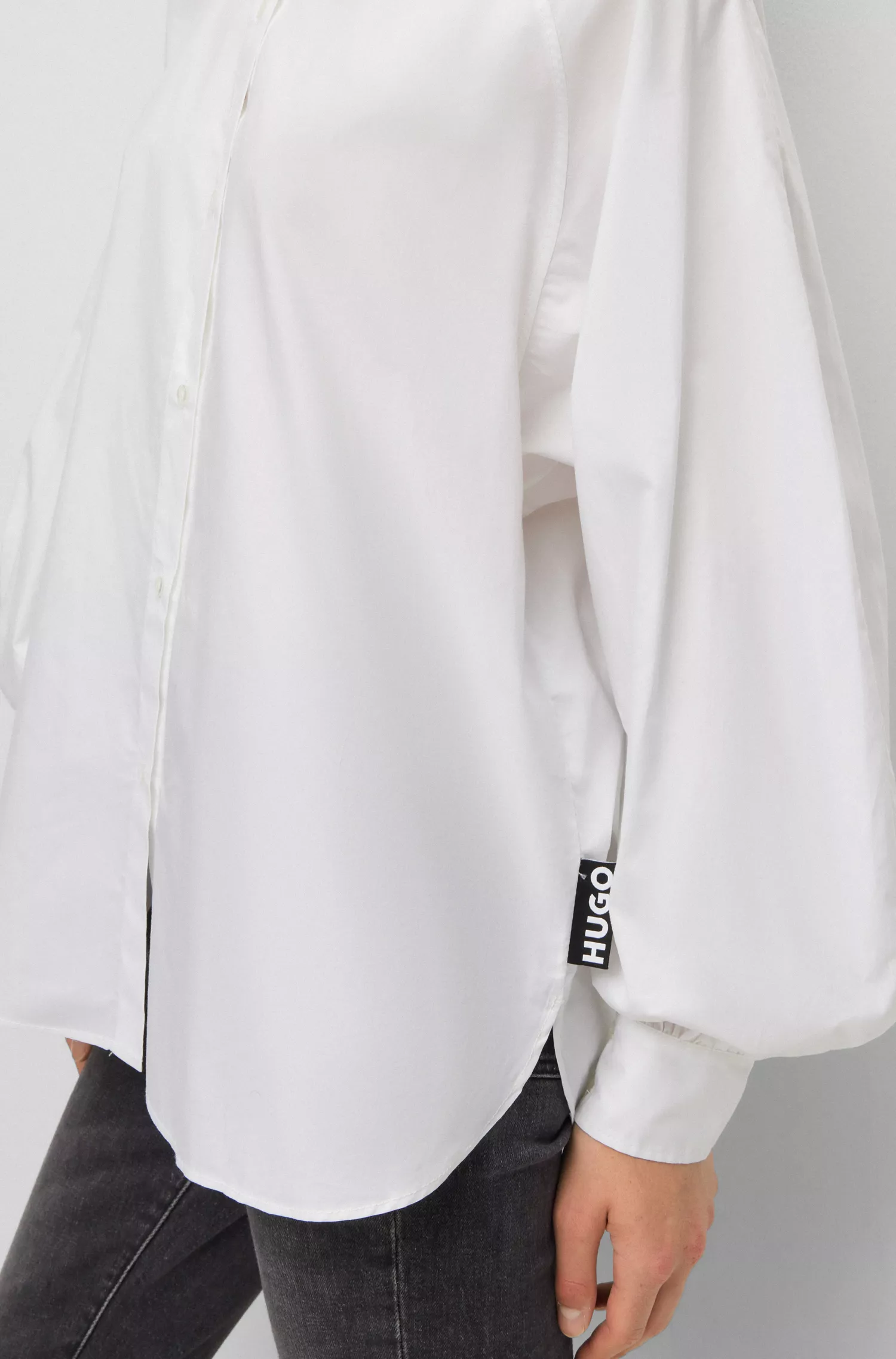 Blusa HUGO vermelha, modelagem relaxada, estilo statement, em popeline de algodão.