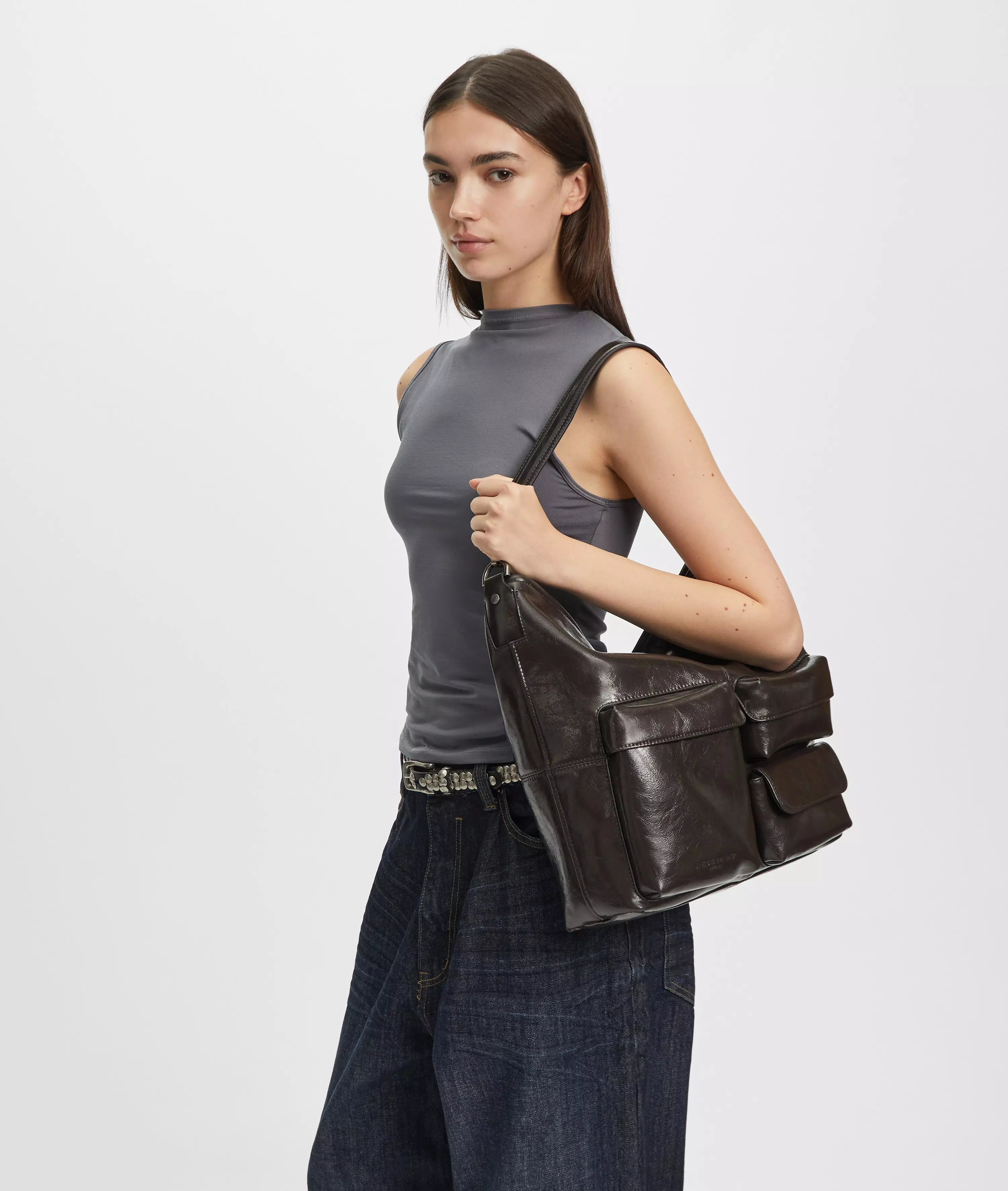 Archive LK 204 Hobo M Spacious shoulder bag in patent leather look with glossy finish