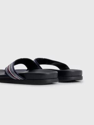 Chinelo de dedo com tira de tecido exclusiva