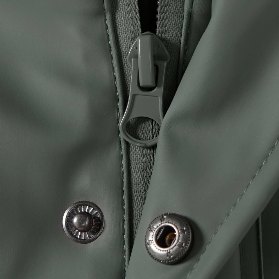 Famy Kinder Regenjacke mit gestepptem Futter oliv
