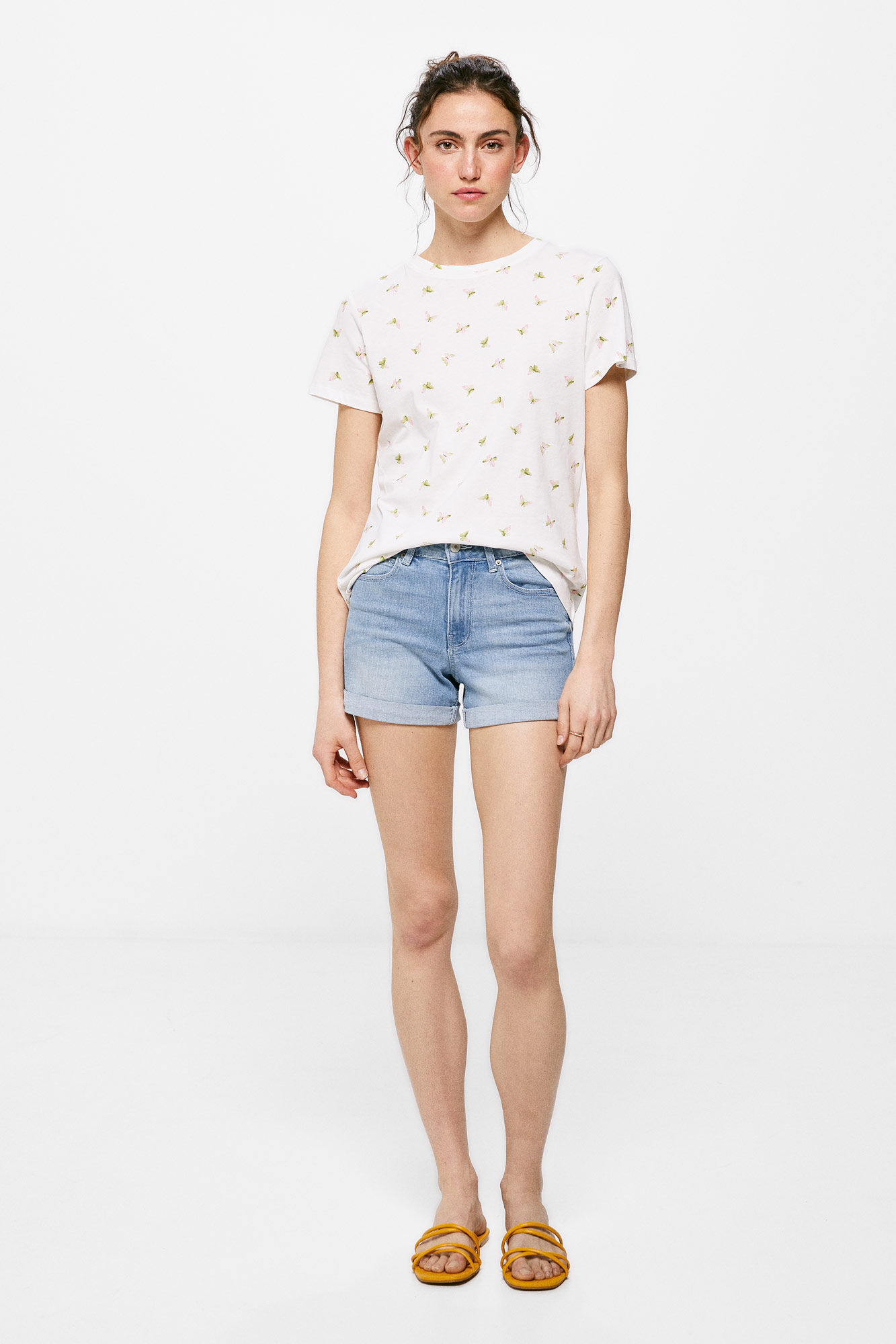 Camiseta com estampa pequena