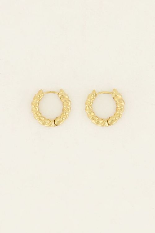 Oorring met gedraaid detail
