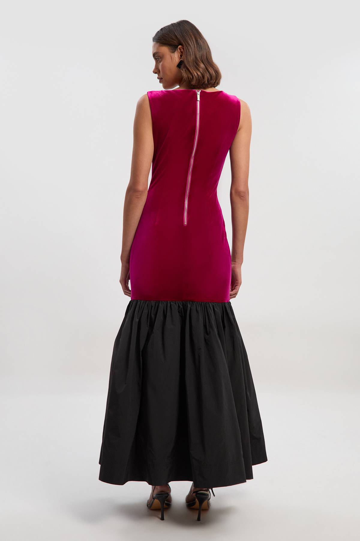 KarenMillen Robe Longue Sans Manches en Velours avec Taille Basse en Taffetas