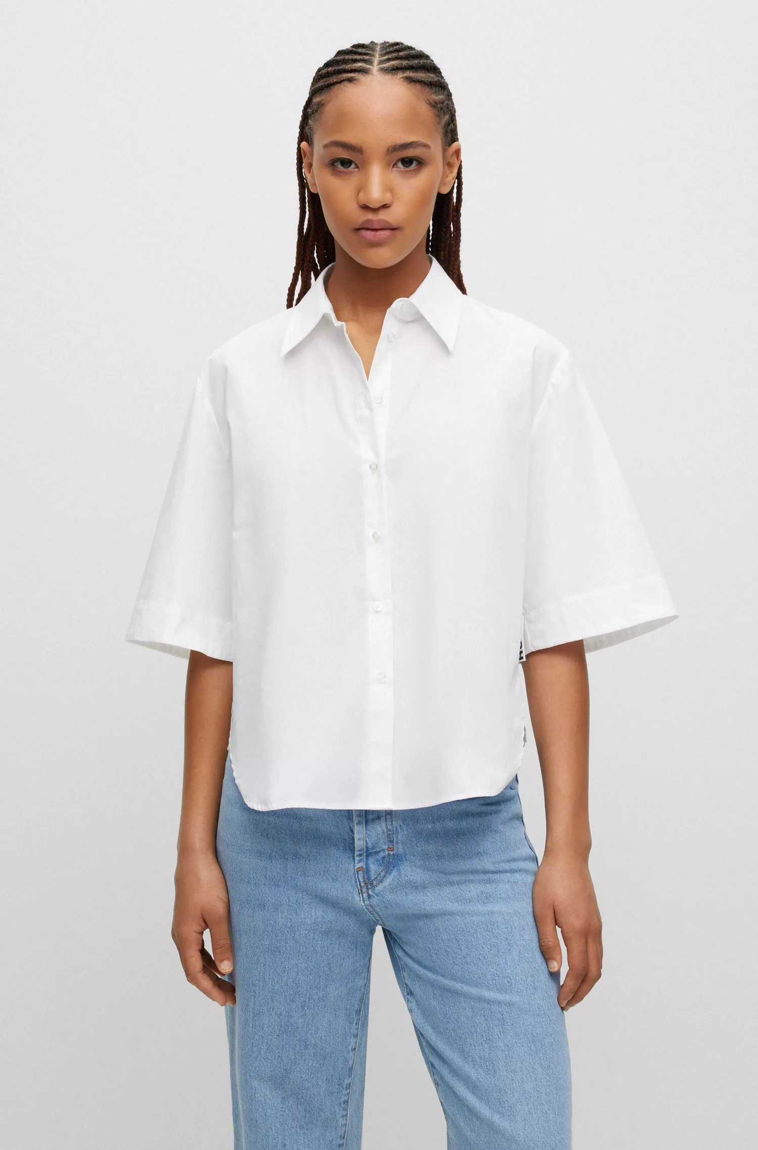 Blusa cropped HUGO vermelha em algodão orgânico com etiqueta com o logotipo.