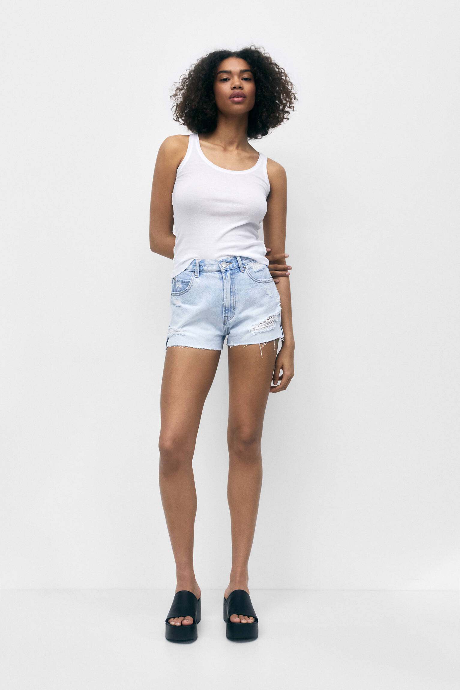 Shorts jeans rasgados estilo MOM - Azul claro