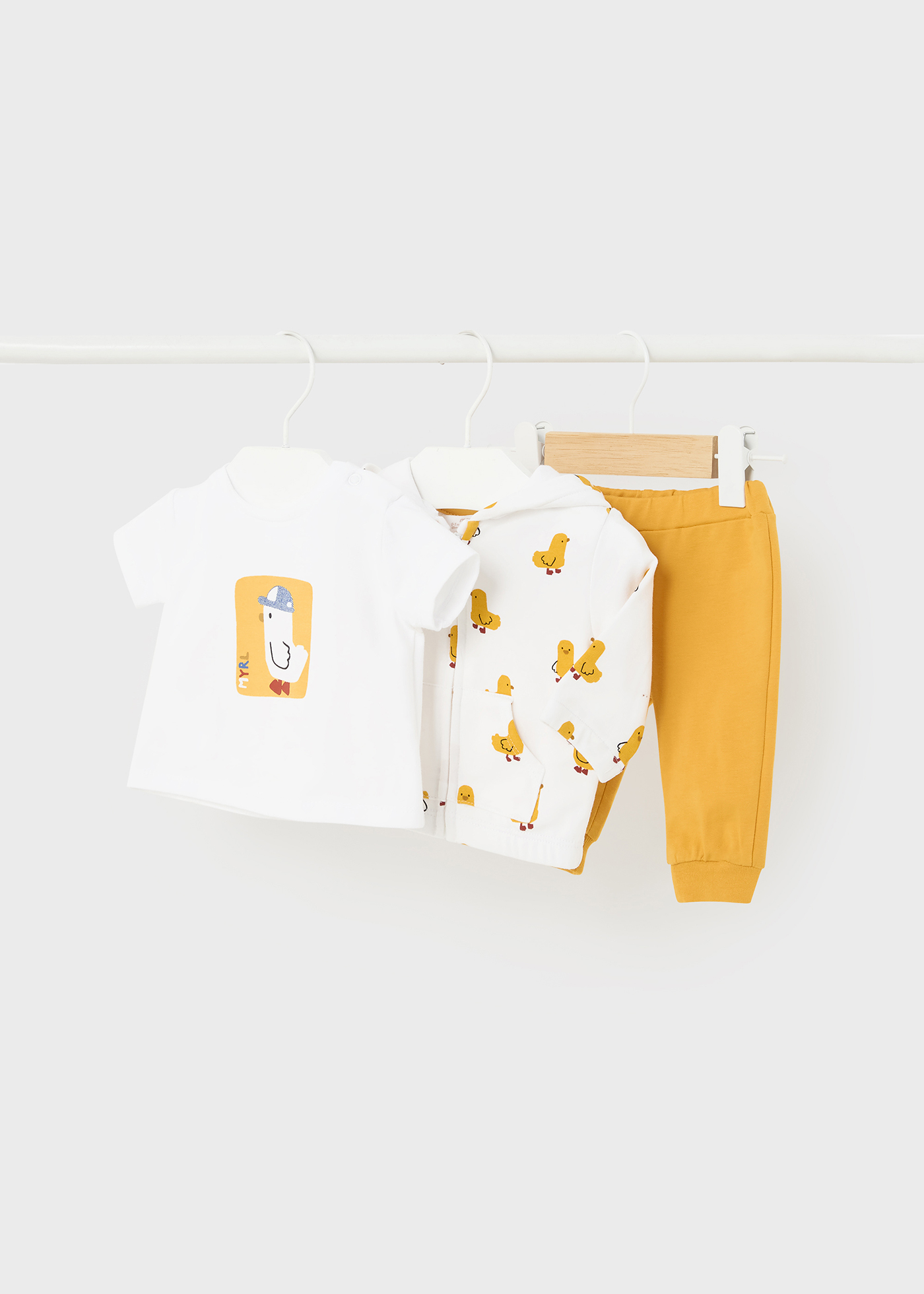 Conjunto de moletom Better Cotton Niagara de 3 peças para recém-nascidos.