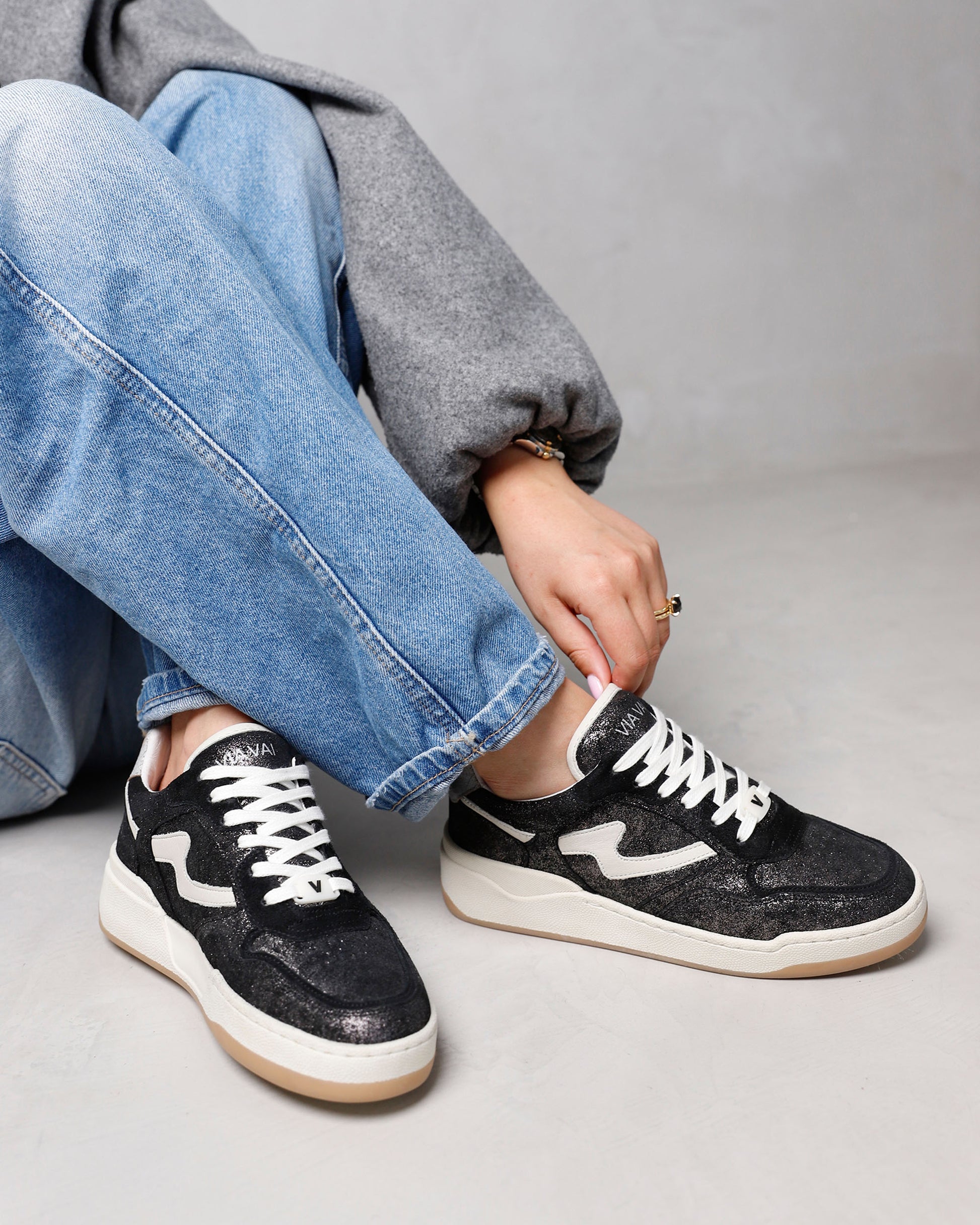 VIA VAI zwarte dames sneakers Sam Levi