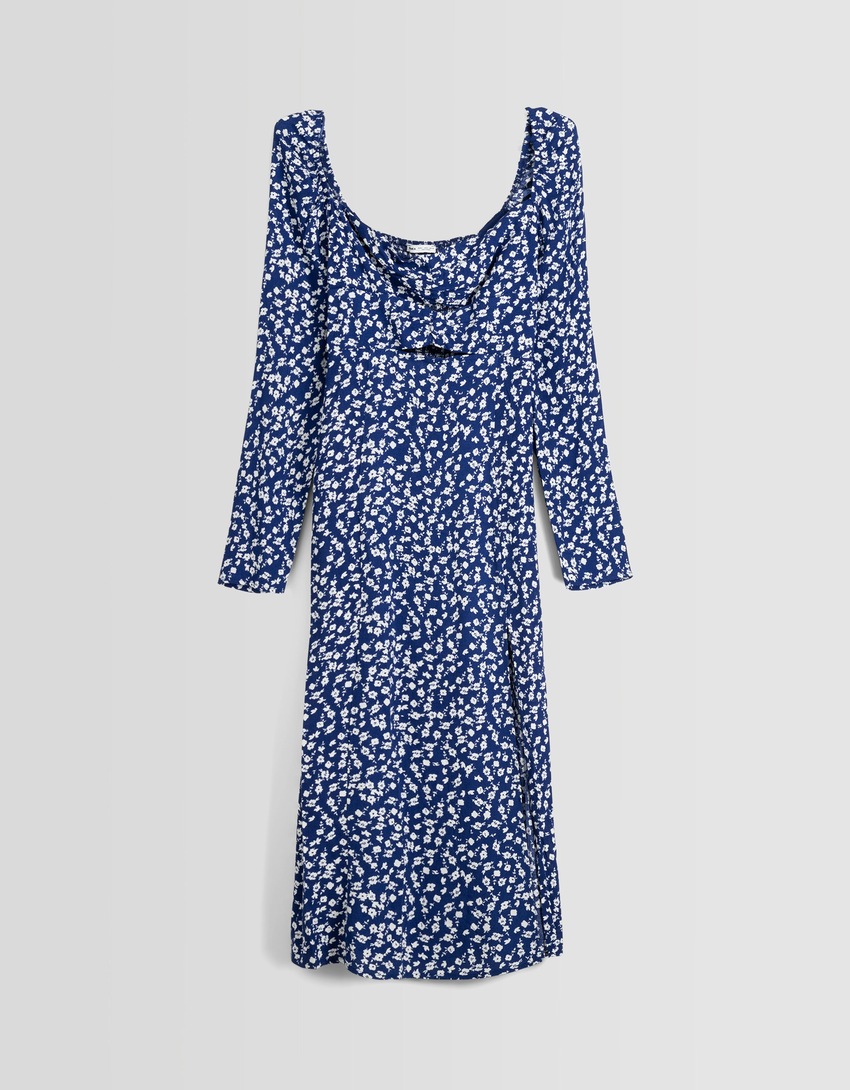 Vestido midi de manga comprida com estampa floral e detalhe vazado.