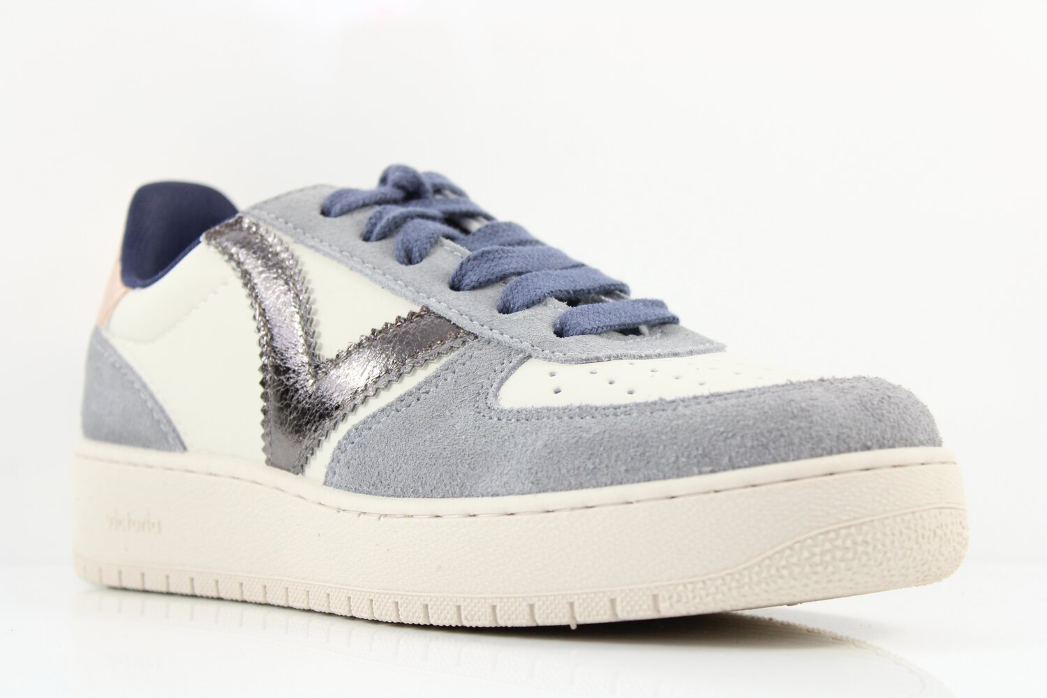 Victoria Sneaker