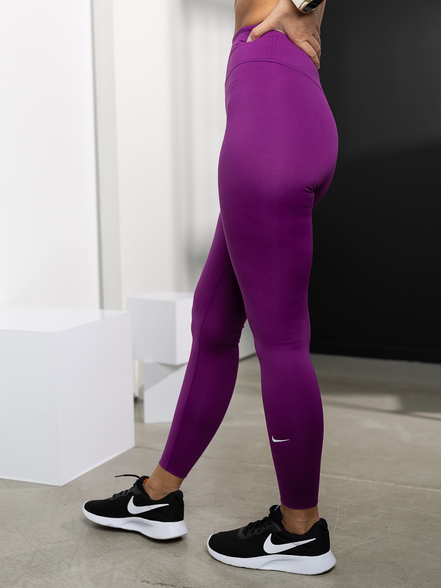 One Mid Rise Tight 2.0