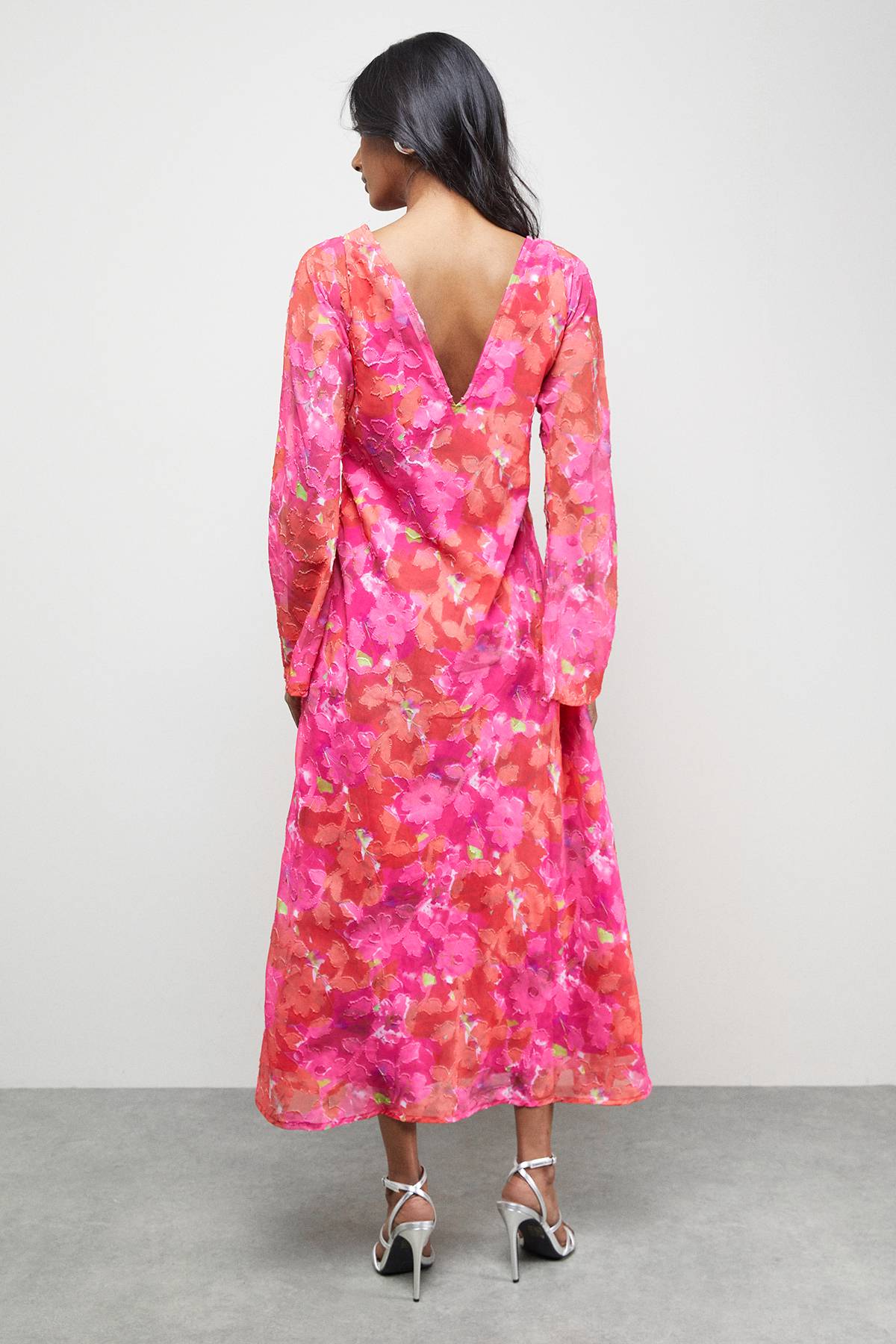 Warehouse Robe Midi Biais à Encolure Bardot en Mousseline Florale Dévorée
