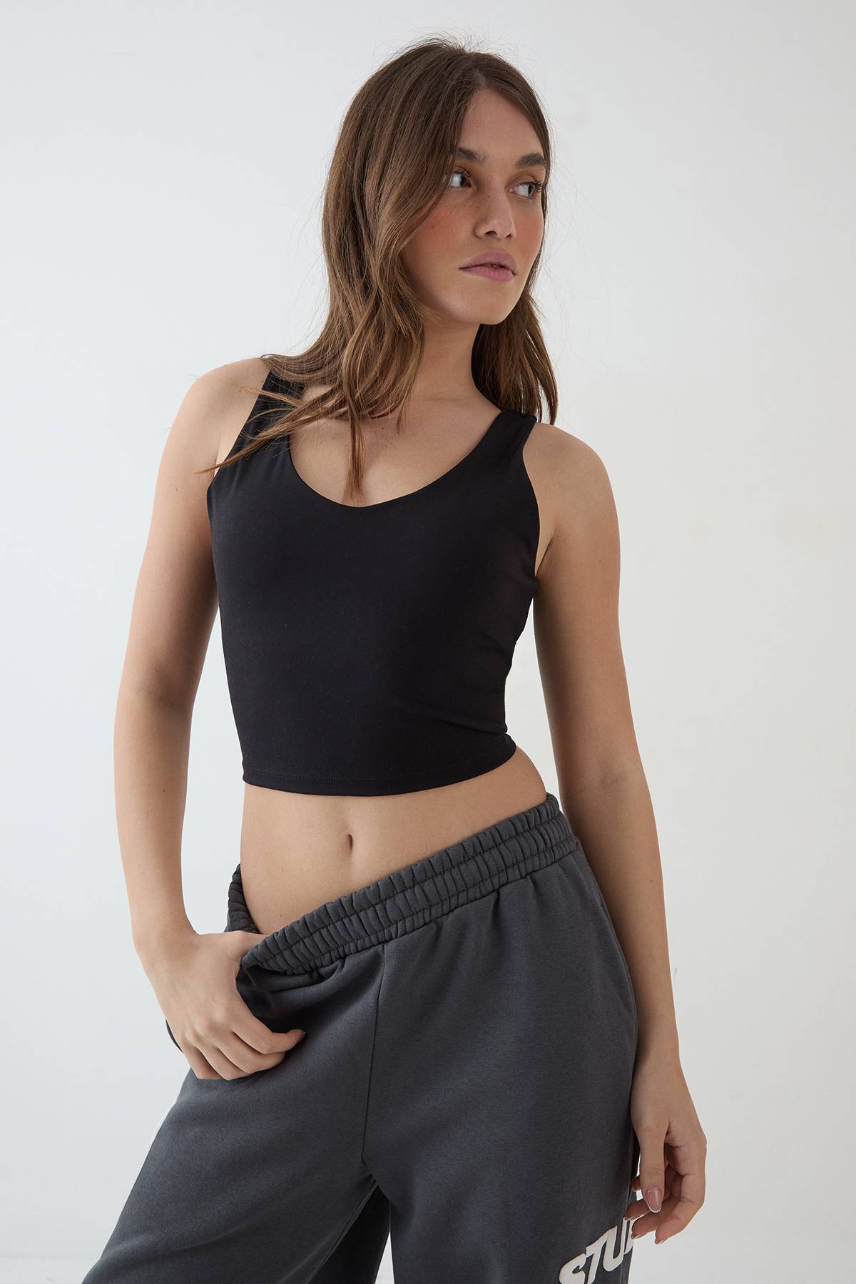 Brassière De Sport Sculptante Longue À Décolleté Plongeant Dsgn Studio