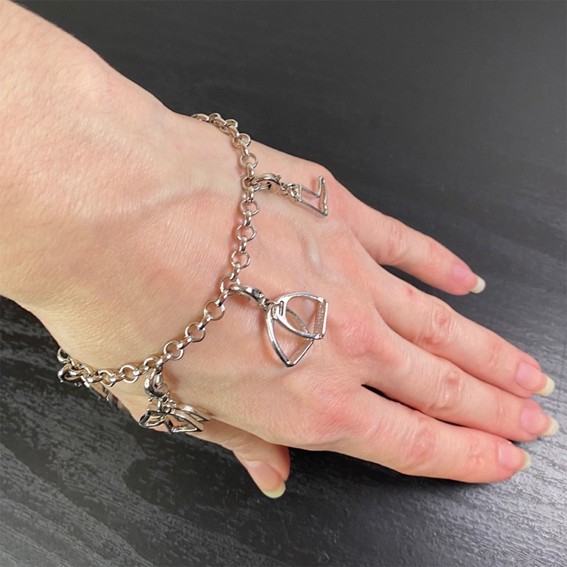 Bracelet cheval avec 5 charm's cheval étain argenté sans nickel