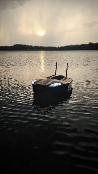 Bateau Amorceur Carp Royal Toslon CR-X (Sondeur   GPS   Autopilot)