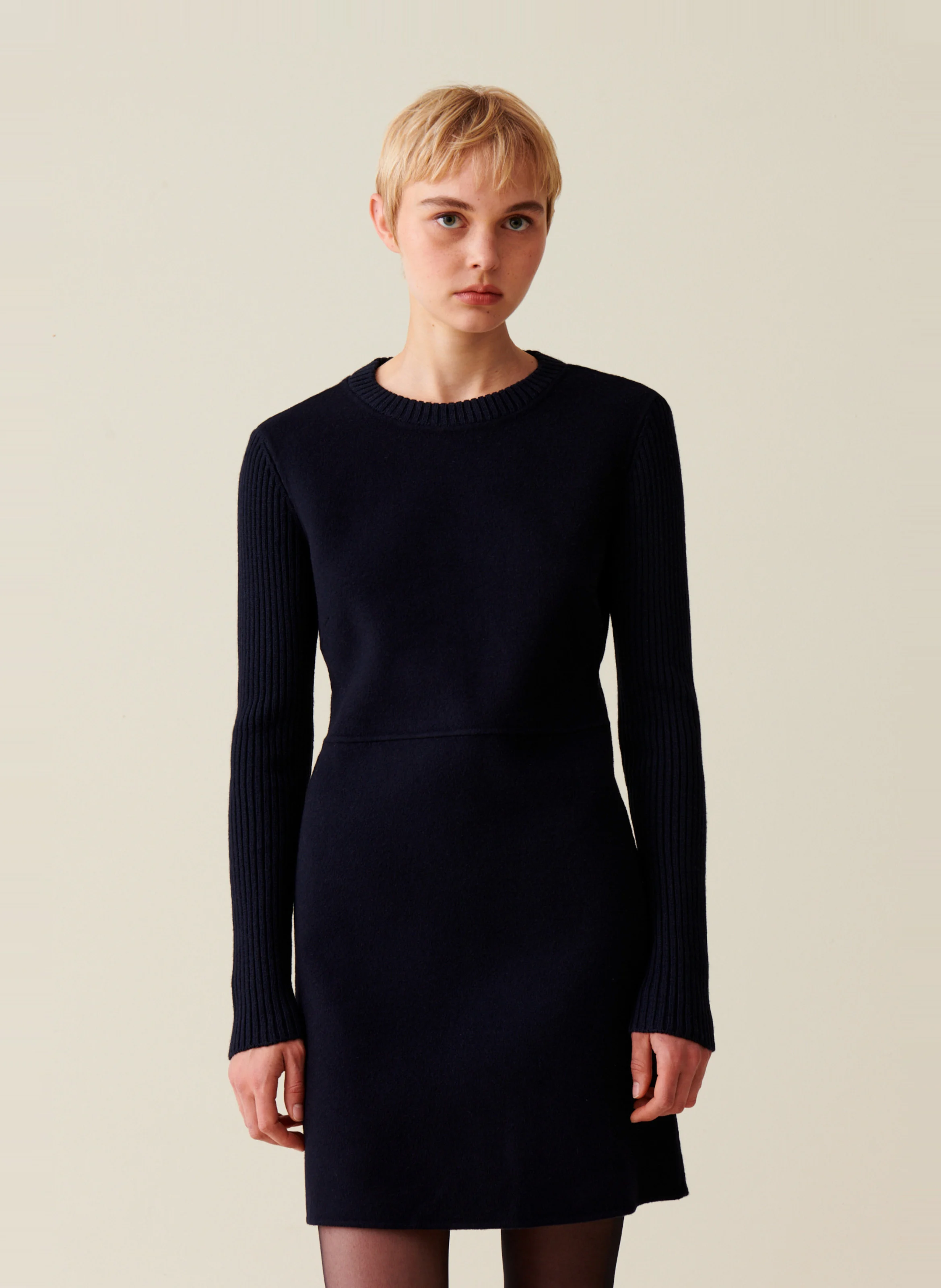 Robe courte col rond en laine | Bleu