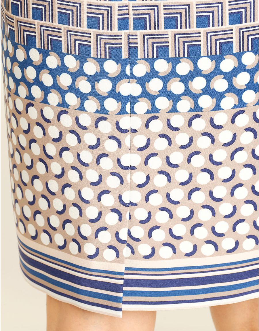 Robe bleue géométrique