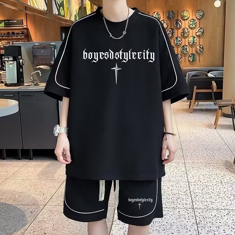 Maxelane - Set: T-shirt met korte mouwen, ronde hals en belettering + korte broek met trekkoord in de taille