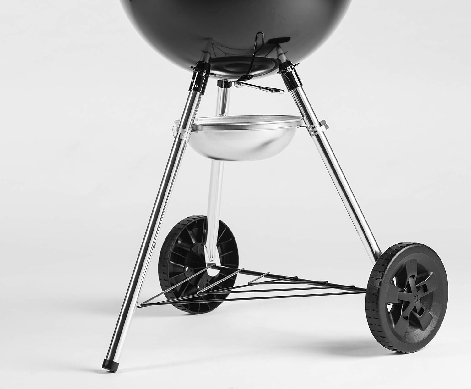 Weber Original Kettle E-4710 Holzkohlegrill/Porzellanemaillierter Deckel und Kessel, 47 cm Grillfläche, One-Touch-Reinigungssystem, Deckelthermometer, Dreibein-Ständer und Räder, Schwarz