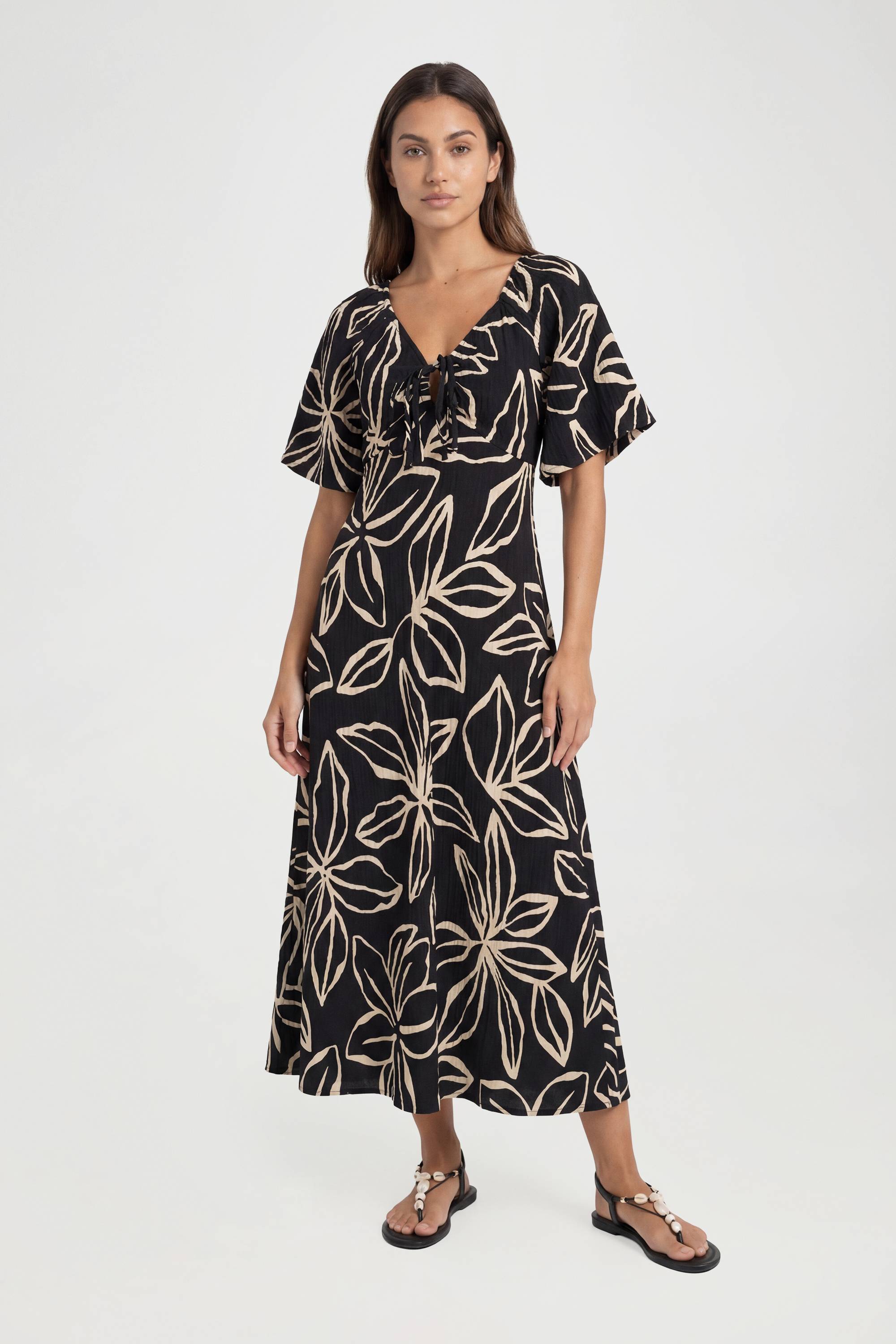 boohoo Robe Midaxi À Imprimé Floral Texturé Et Manches Volumineuses Pour Grande Taille