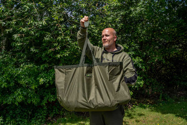Sac de pesée Korum Supa Lite Weigh Sling (Sac anti-odeur inclus)