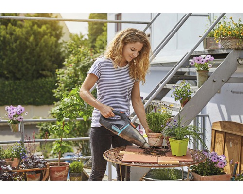 GARDENA EasyClean Li snoerloze buitenstofzuiger inclusief oplader en wandhouder
