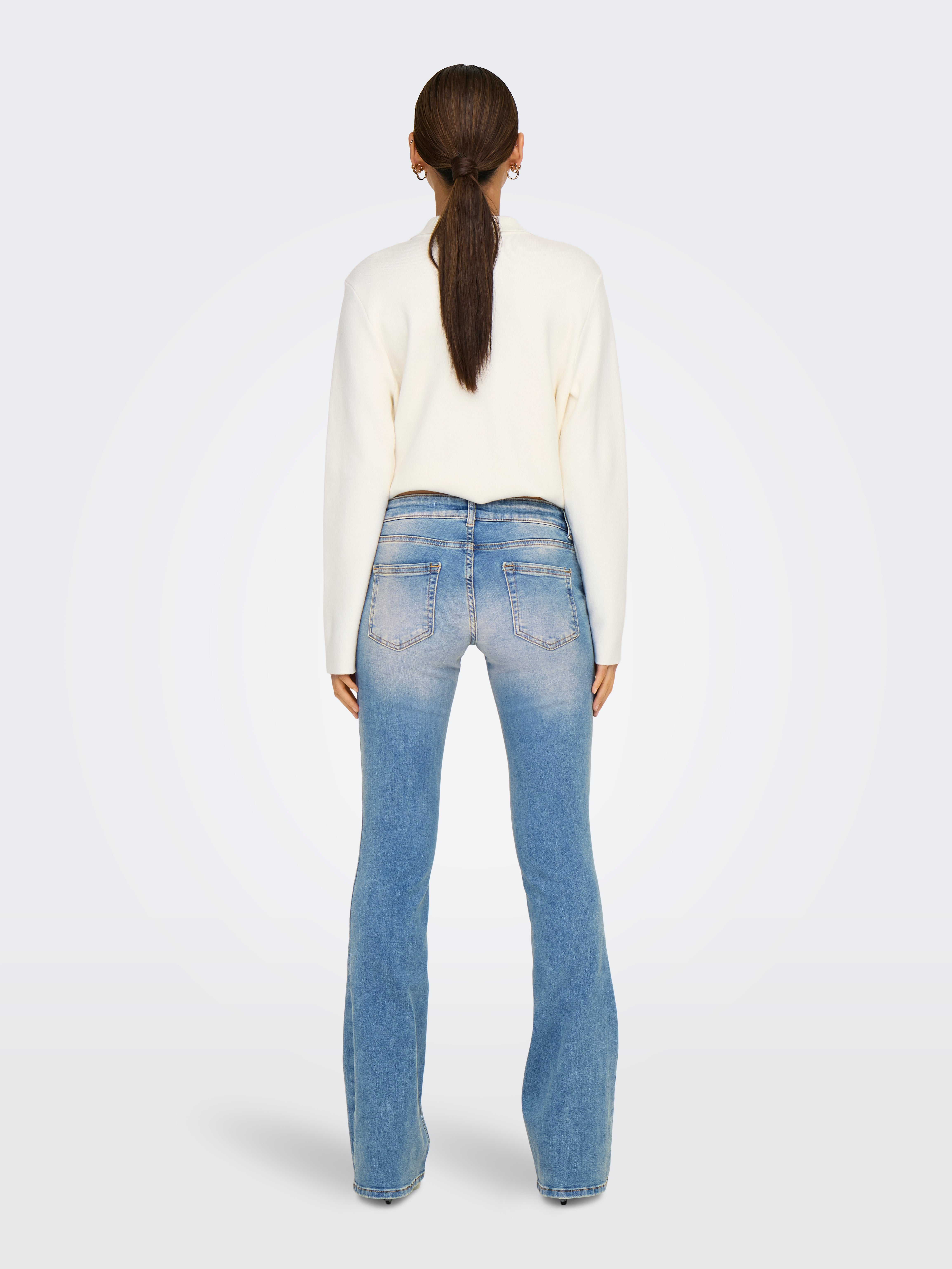 ONLBLUSH Niedrige Taille Ausgestellt Jeans Light Medium Blue Denim