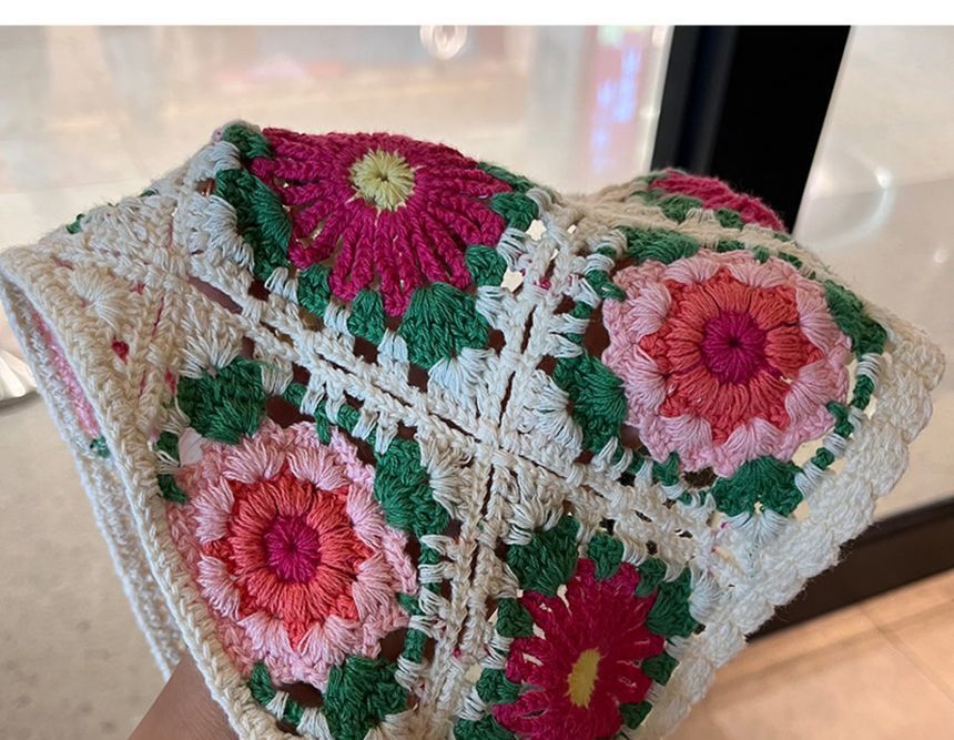 Cap Station - Gehaakte hoofddoek met bloemenmotief