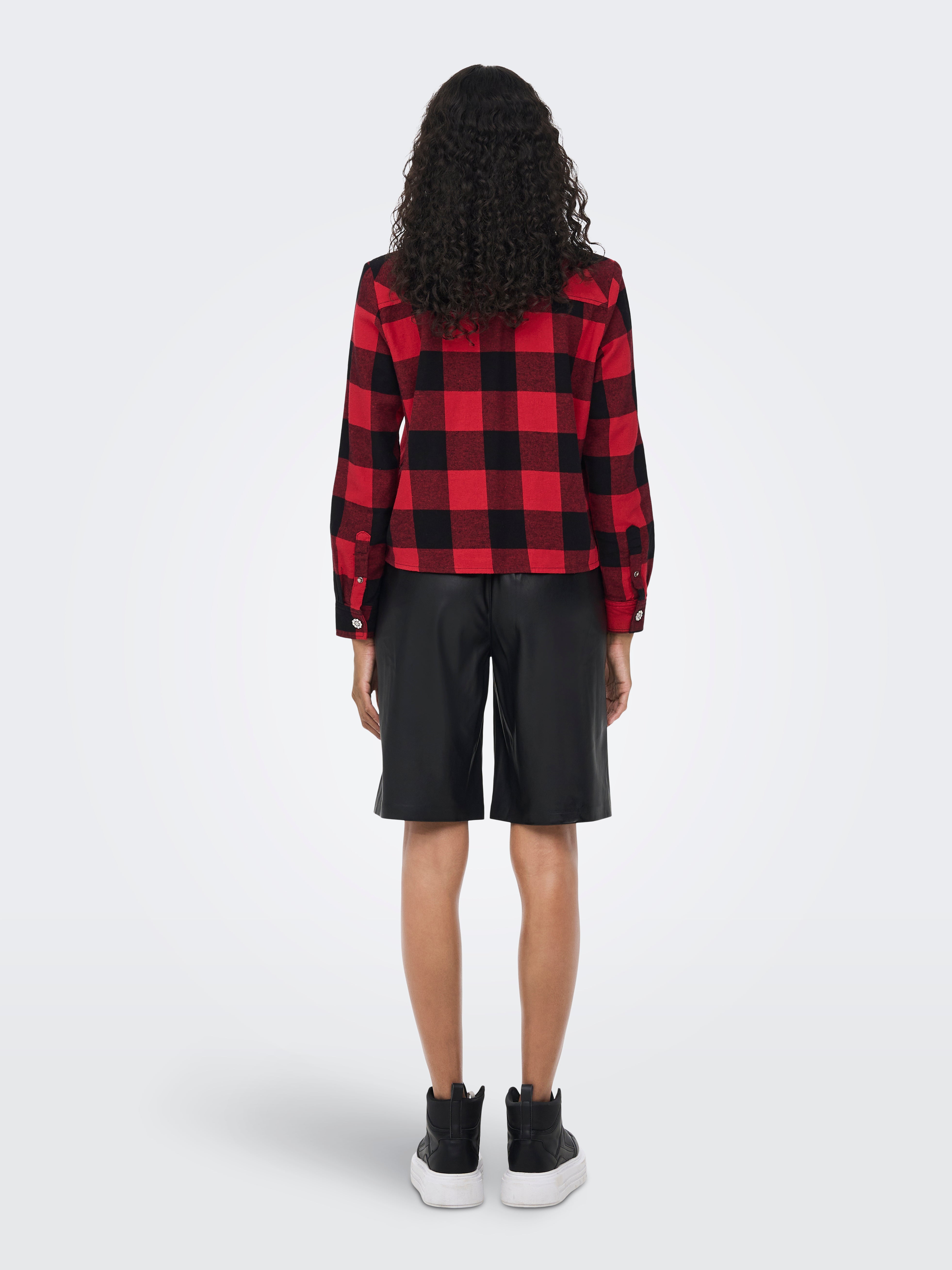 ONLSOFIA Mittlere Taille Normal geschnitten Shorts in Lederoptik Black