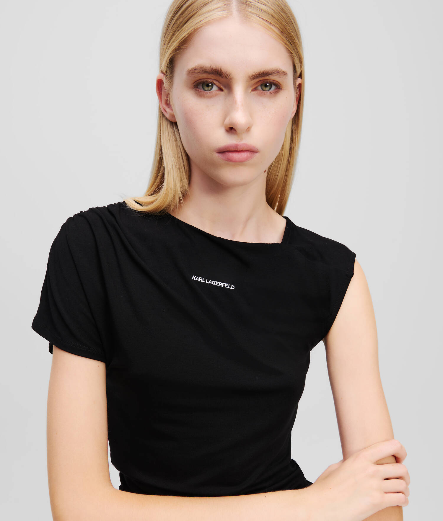 T-SHIRT À UNE MANCHE