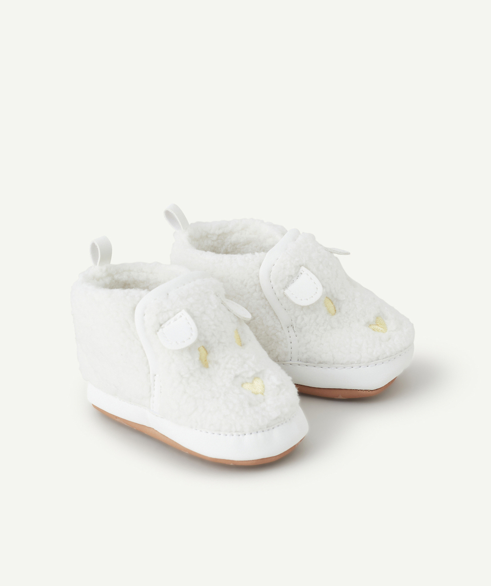 CHAUSSONS BÉBÉ FILLE EN SHERPA BLANC AVEC MOTIFS BRODÉS