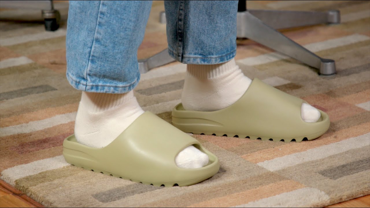 Yeezy Slide Resin (One Size Smaller!!)