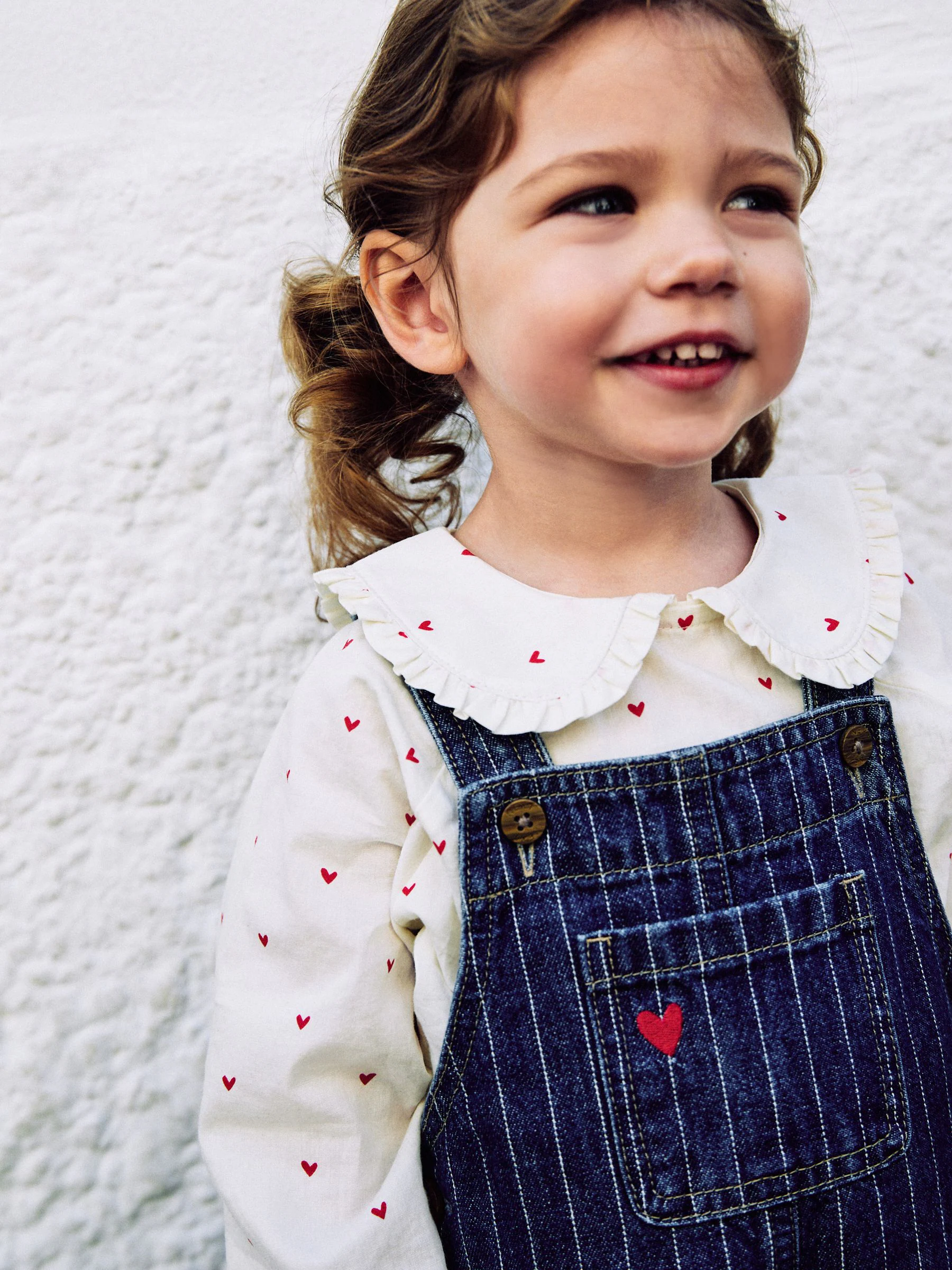 Donkerblauw denim - Set van bretelbroeken en blouse met hartjesprint (3mnd-7jr)
