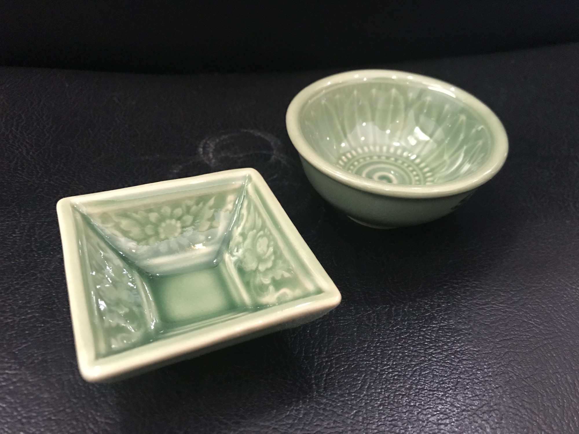 Schale quadratisch, grün, T 7 cm, B 7 cm, H 2,5 cm zu 3,50