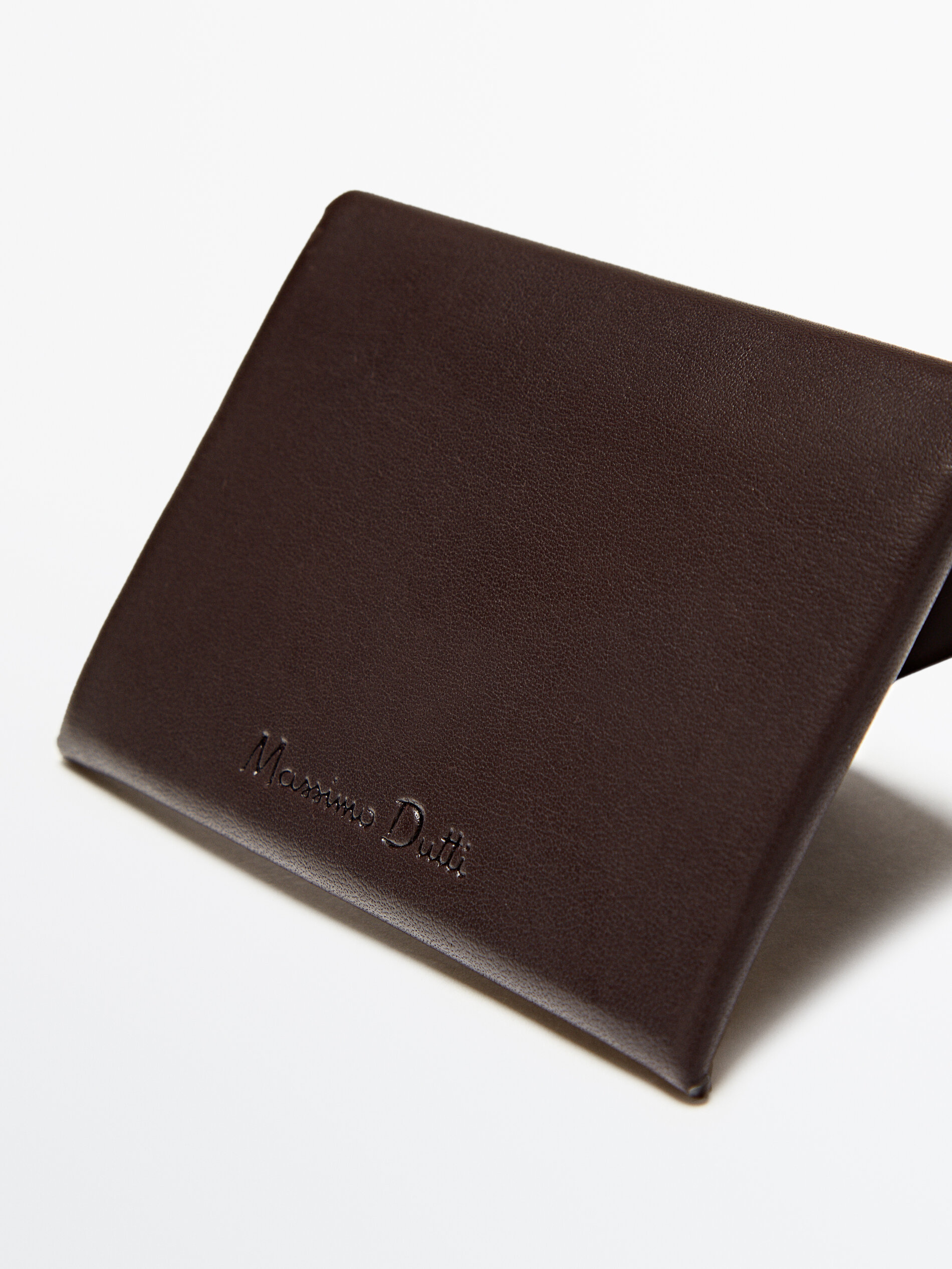 Carteira de couro estilo envelope - MARROM