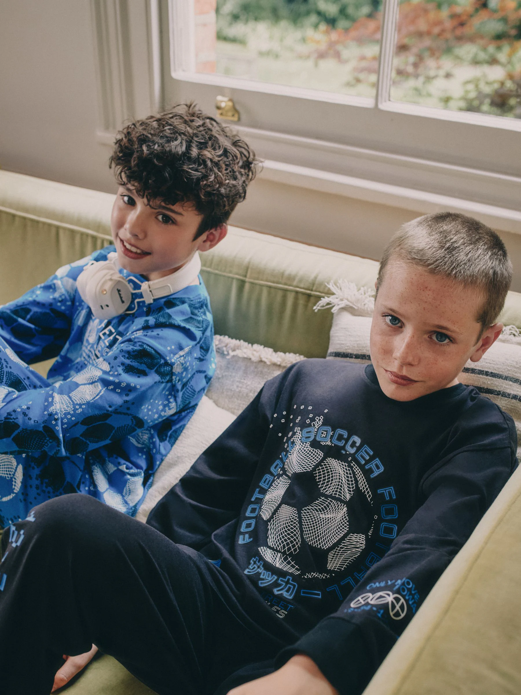 Blauw/zwart met voetbal - Verpakking van 2 pyjama's met lange mouwen (3-16 jr)